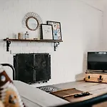 East Lake Travellers Lodge