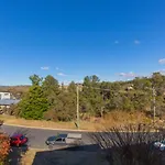 Lodge 67 Unit 3 58 Townsend Street