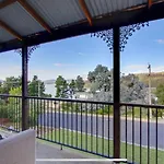3 Bedroom Lakeview Cottage With Drying/Bike Room
