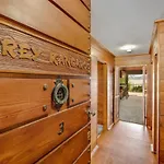 Grey Kangaroo - 2Br L Lake Front L Pet Friendly L Air-Con L Bbq L Wifi