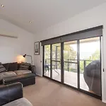 25A Twynam Street