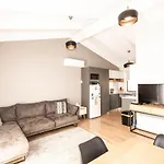Eliza Lee 2 50 Gippsland Street
