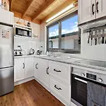 Aarlaur 2 - Charming 2Br Rustic Home L Bath L Fire Pit L Wifi L Air-Con