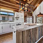 Aarlaur 2 - Charming 2Br Rustic Home L Bath L Fire Pit L Wifi L Air-Con
