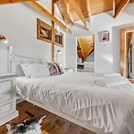 Aarlaur 2 - Charming 2Br Rustic Home L Bath L Fire Pit L Wifi L Air-Con