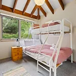 Snowgums On The Lake - Charming 4Br Home L Amazing Lake Views L Balcony