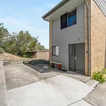 Lakeside Townhouse - 2Br Modern Townhouse L Lake Views L Balcony L Walking Distance To Town