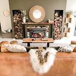 Hamilton House - Snowy Mountain Luxury Villas