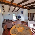 The Hideout - Lake Views & Balcony W Bbq I Central Location I Wi-Fi I Smart Tv