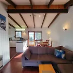 The Hideout - Lake Views & Balcony W Bbq I Central Location I Wi-Fi I Smart Tv