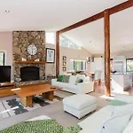10 Kanangra Crescent - Entire