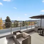 Summit 11 - Modern 3Br Apartment L Stunning Lake Views L Wifi L Bbq L Air-Con