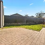 Sponars Onshore - 2Br Apartment L Pet-Friendly L Wifi L Air-Con L Fenced Backyard