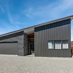 15B Jagungal Close