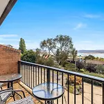 Snowbird 1 - Charming 2Br Townhouse L Lake Views L Air-Con L Off-Street Parking