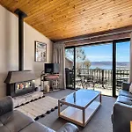 Snowbird 1 - Charming 2Br Townhouse L Lake Views L Air-Con L Off-Street Parking