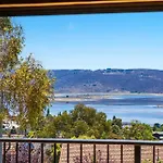 Snowbird 1 - Charming 2Br Townhouse L Lake Views L Air-Con L Off-Street Parking