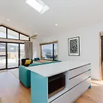 Little Willow - 11A Willow Bay Place