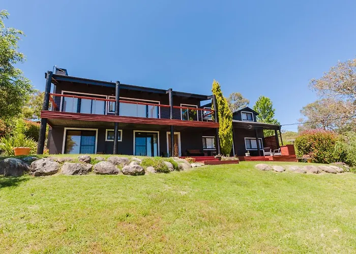 10 Kanangra Crescent - Entire