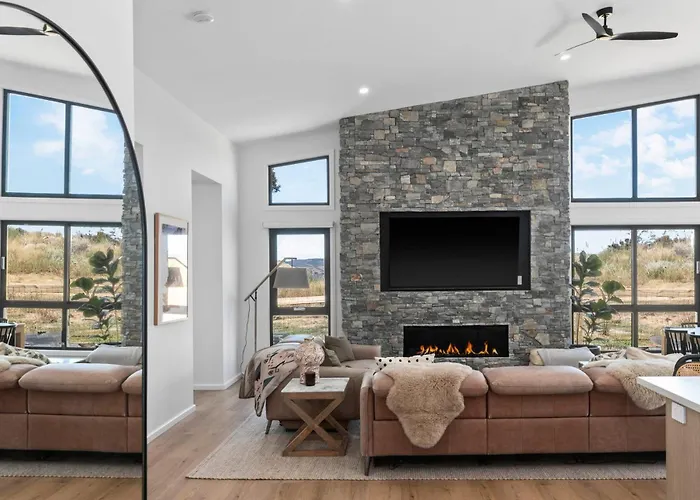 15B Jagungal Close