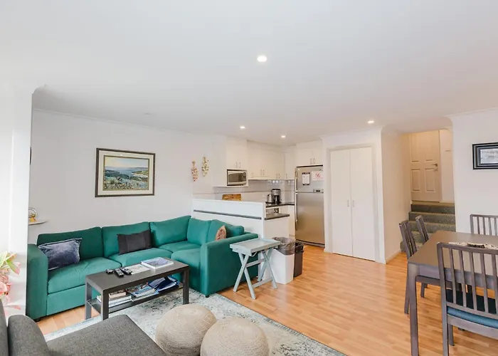 Pentagon 2 65 Gippsland Street