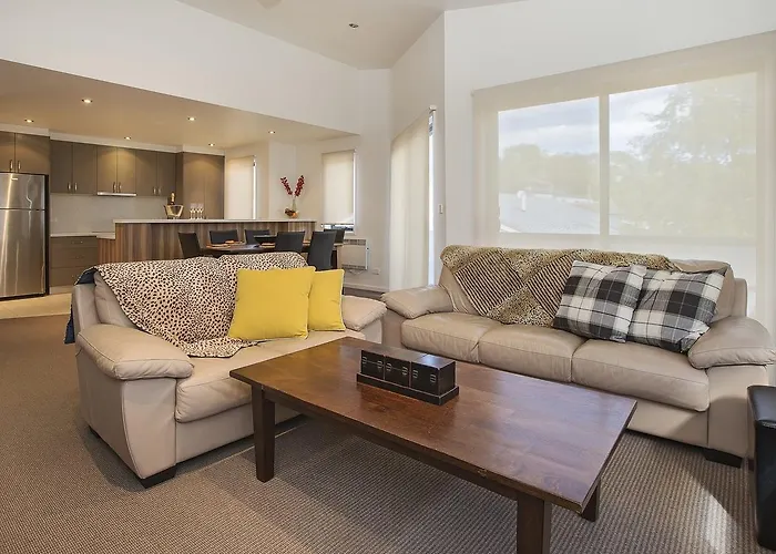 Northview 2 - Modern 2Br Townhouse L Lake View L Central Location L Spa Bath L Wifi
