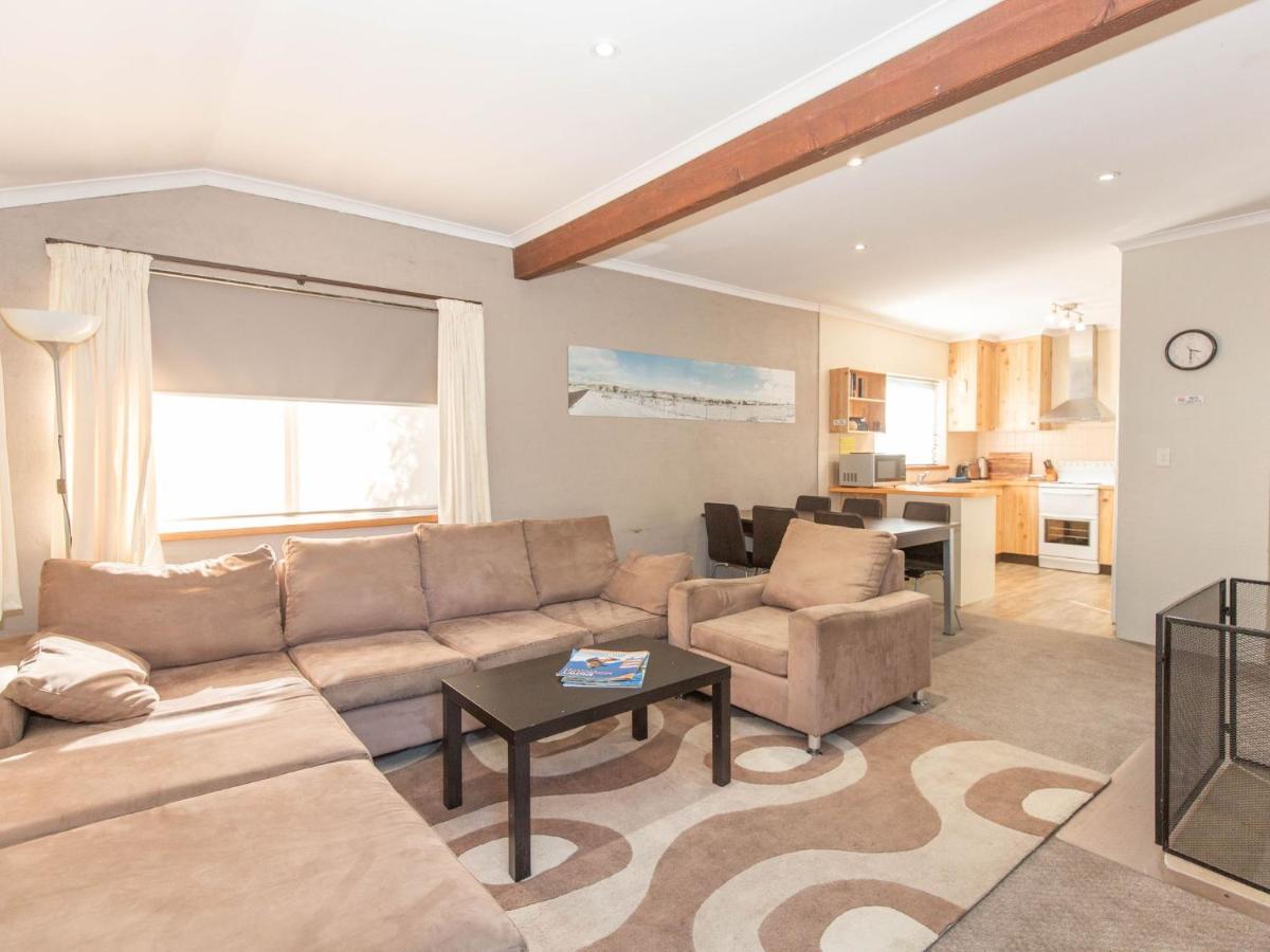Charvel 2 35 Gippsland Street Apartment *