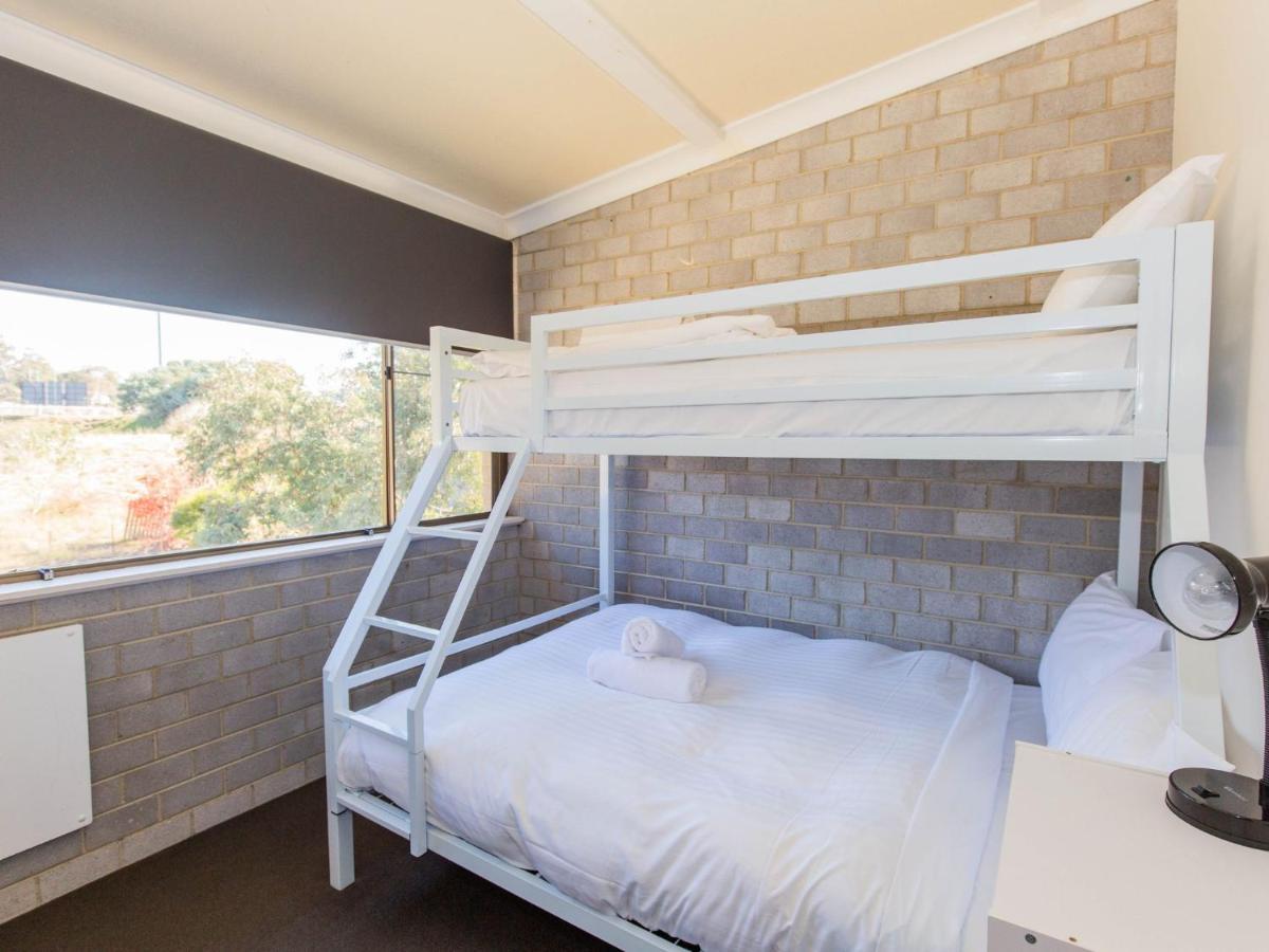 Tanderra 18 28 Park Road Holiday home *
