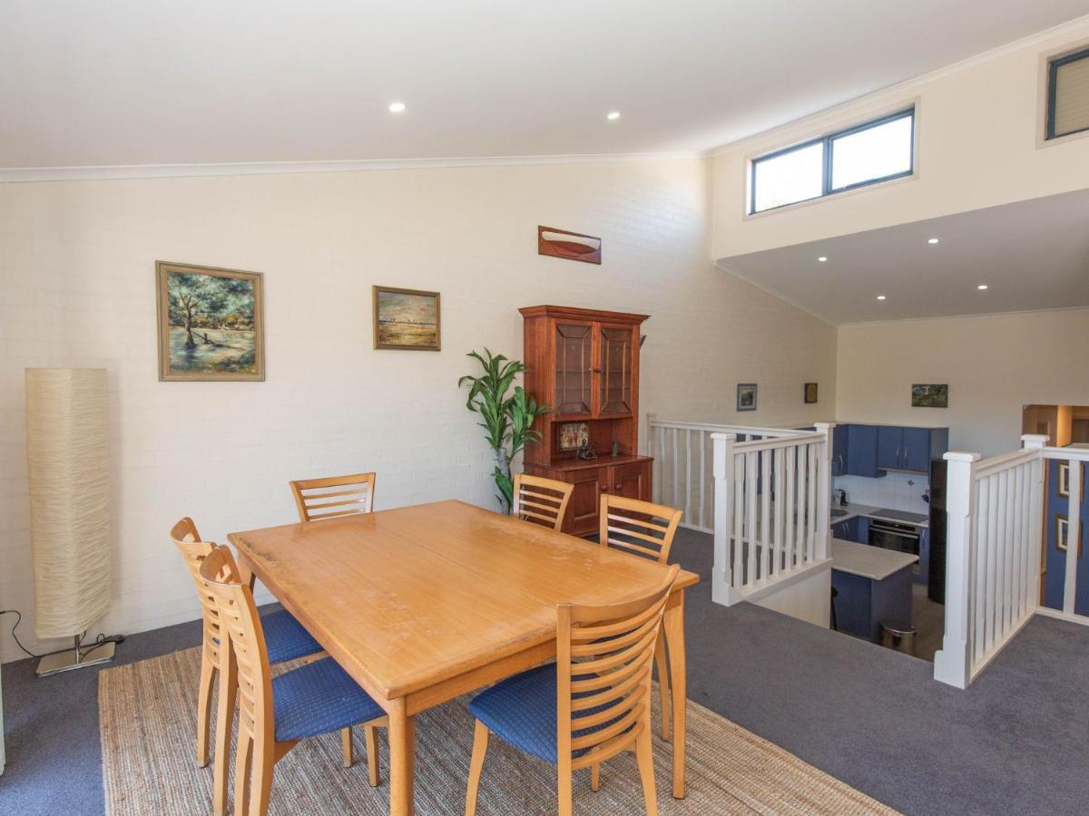 Acacia 4 2 Kirwan Close Holiday home