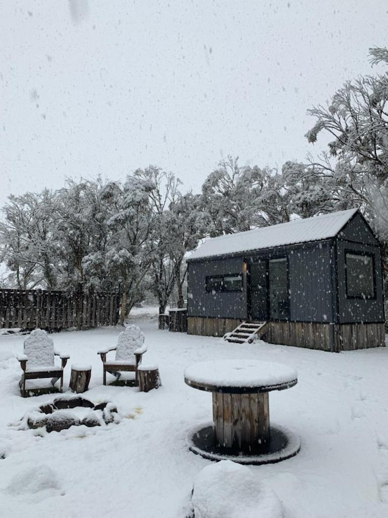 Big Yard Escapes - Two Off-grid Tiny On The Mowamba River