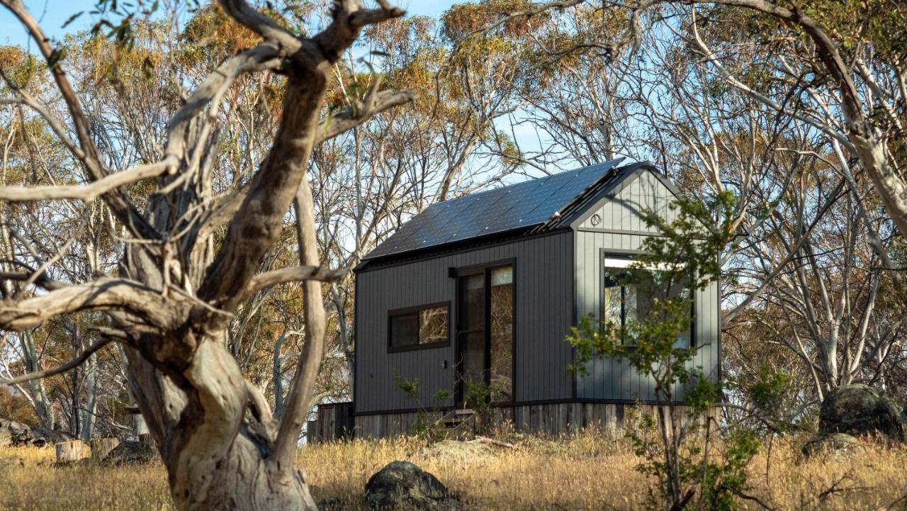 Big Yard Escapes - Two Off-grid Tiny On The Mowamba River Campsite