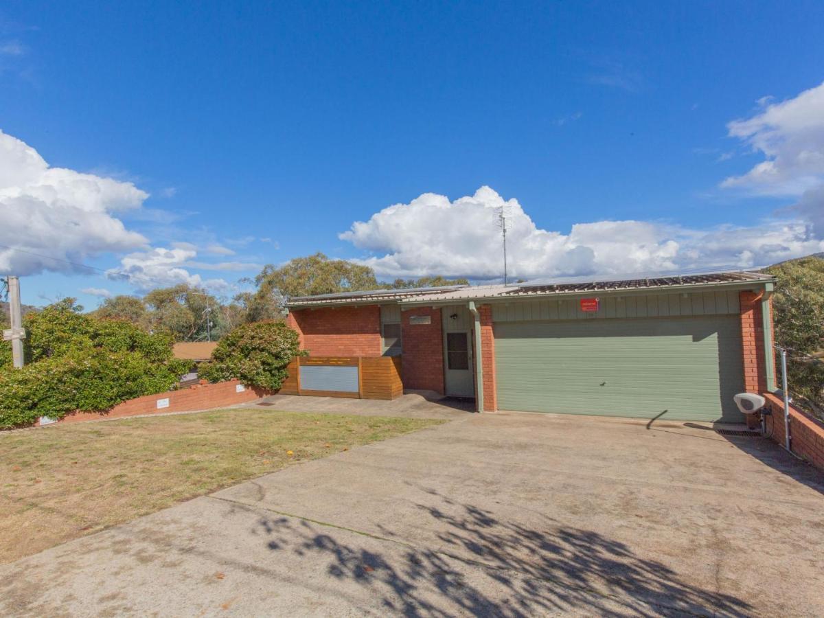 Holiday home The Lakefront 69 Townsend Street Jindabyne