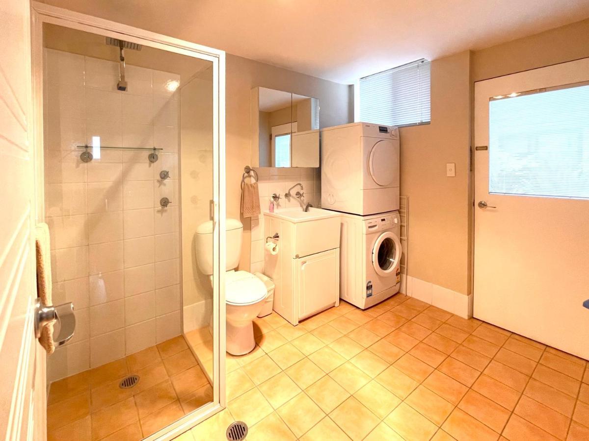 Apartment Full Circle