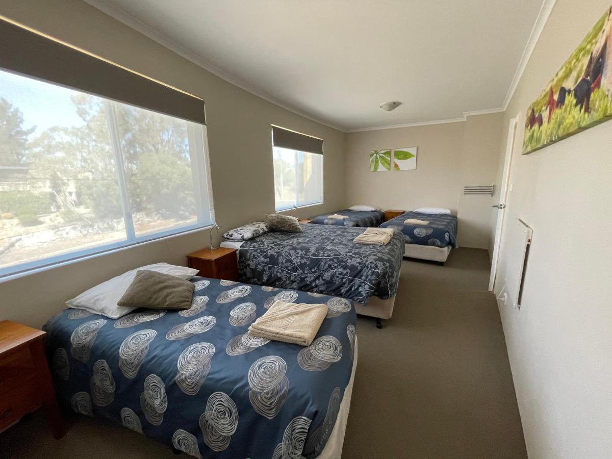 Apartment Full Circle