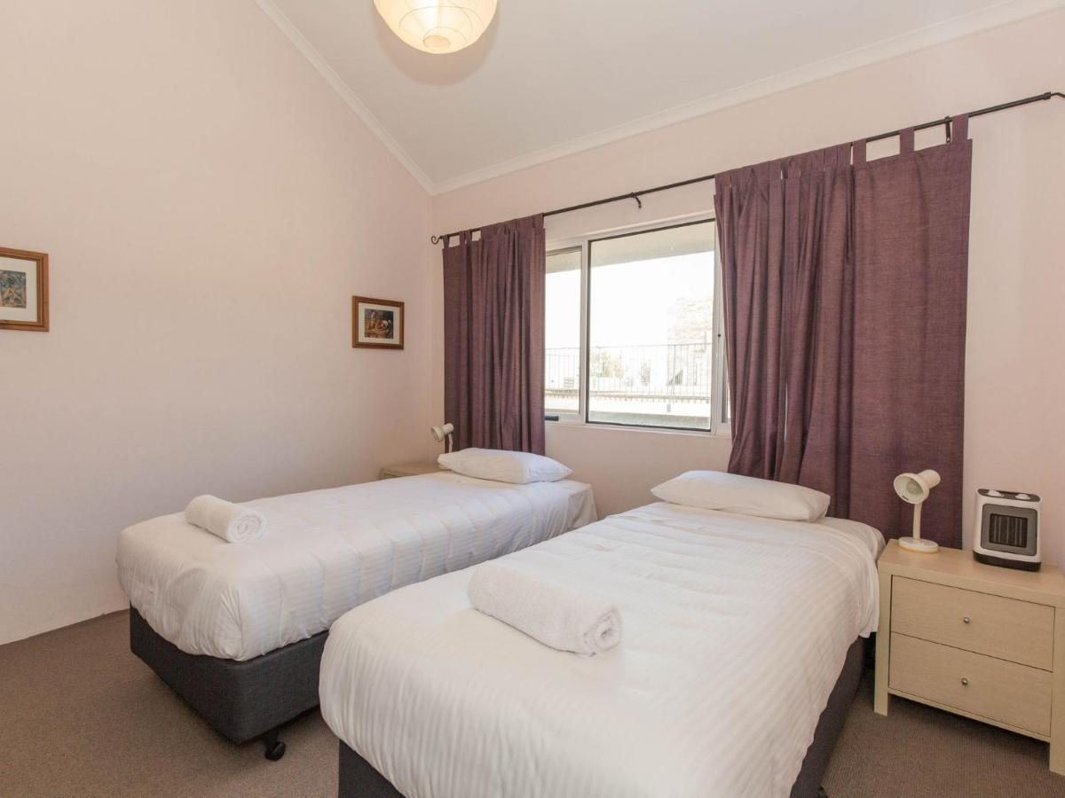 Cascades 13 3 Kurrajong Street