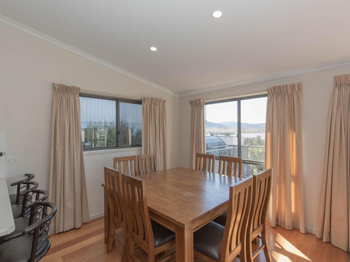 Boronia 6 30 Nettin Circuit Apartment