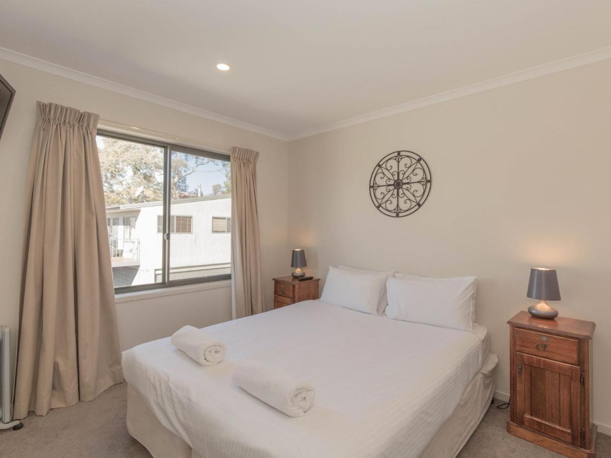 Boronia 6 30 Nettin Circuit Apartment