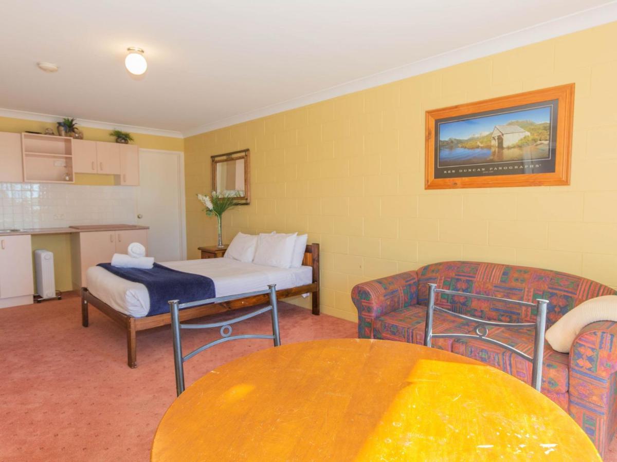 Holiday home De Neige 2 9 Jillamatong Street Jindabyne