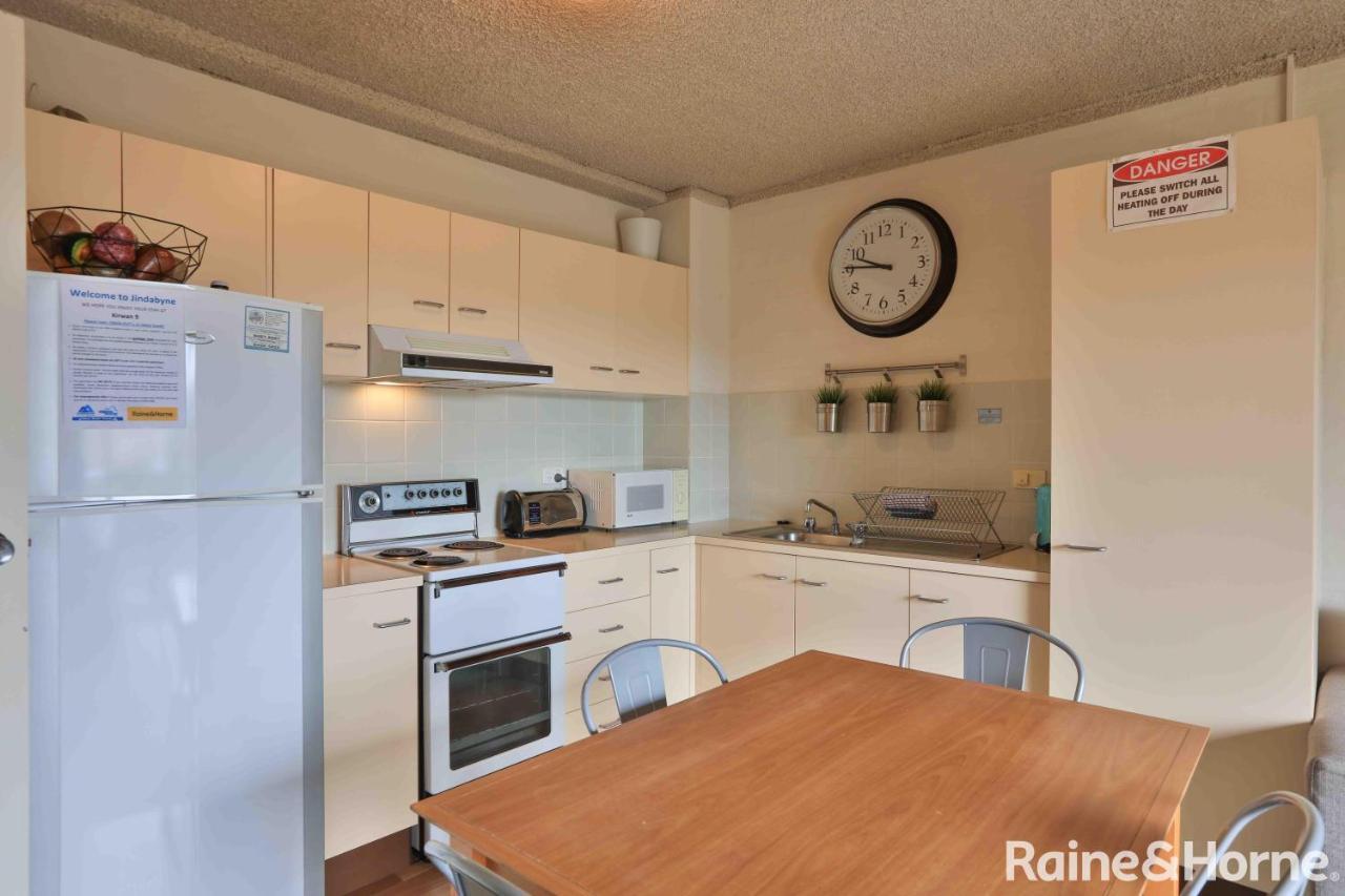 Mountain View, Kirwan 9