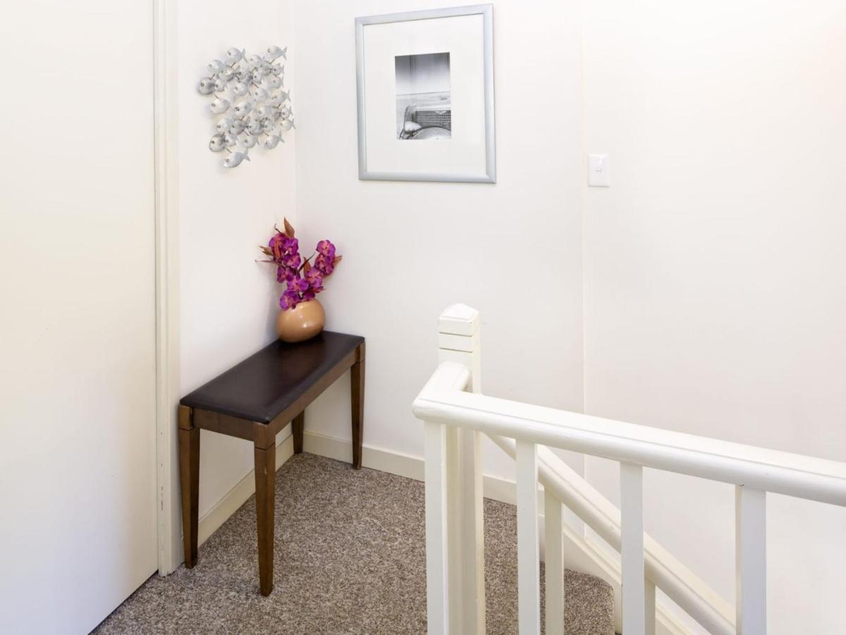 Lakeside Townhouse - 2br Modern Townhouse L Views L Balcony L Walking Distance To Town Holiday home *