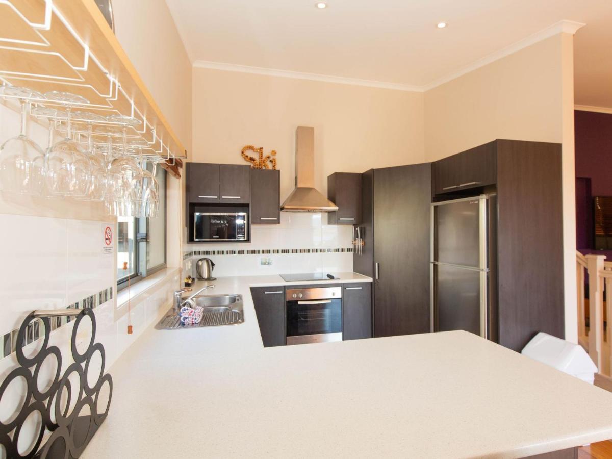 Boronia 7 30 Nettin Circuit Apartment