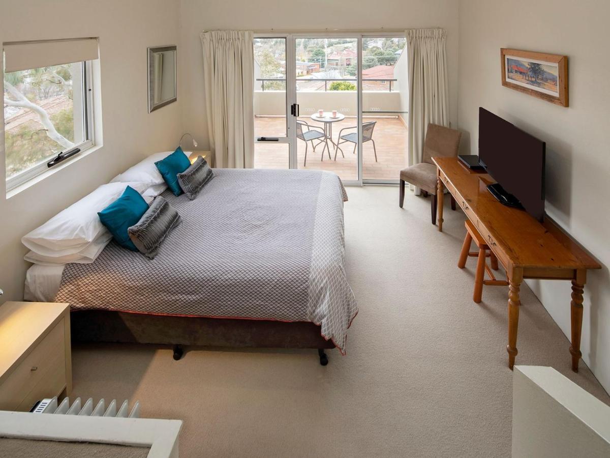 Cascades 18 3 Kurrajong Street *