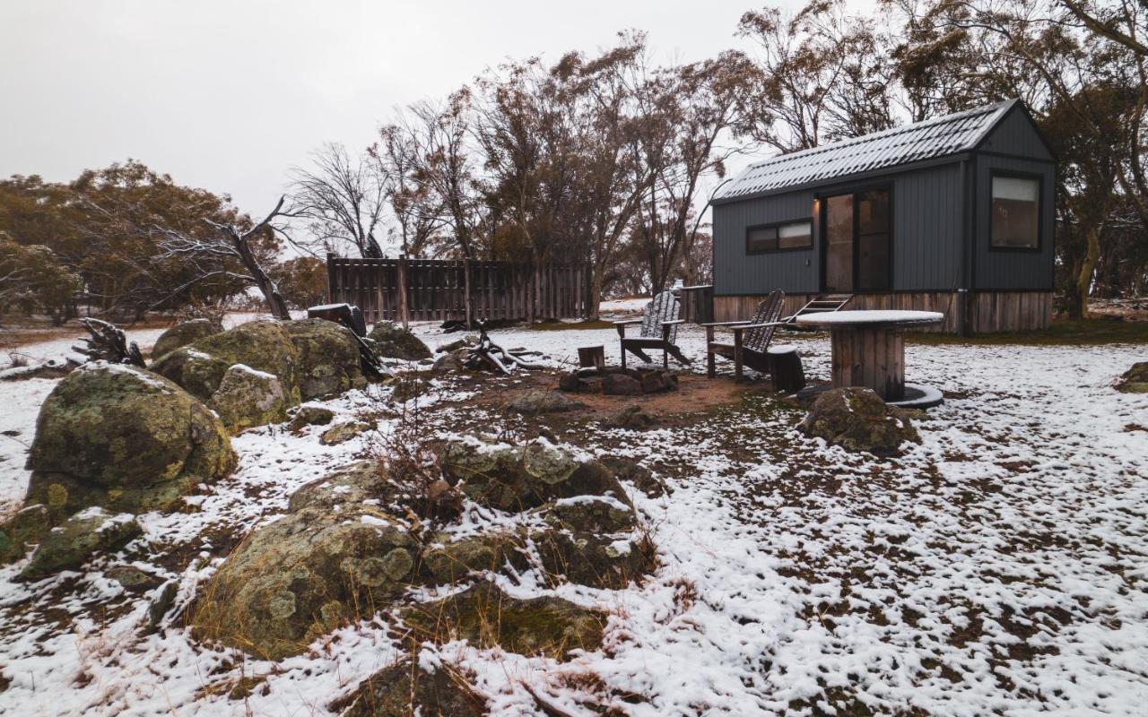 Big Yard Escapes - Two Off-grid Tiny On The Mowamba River Campsite