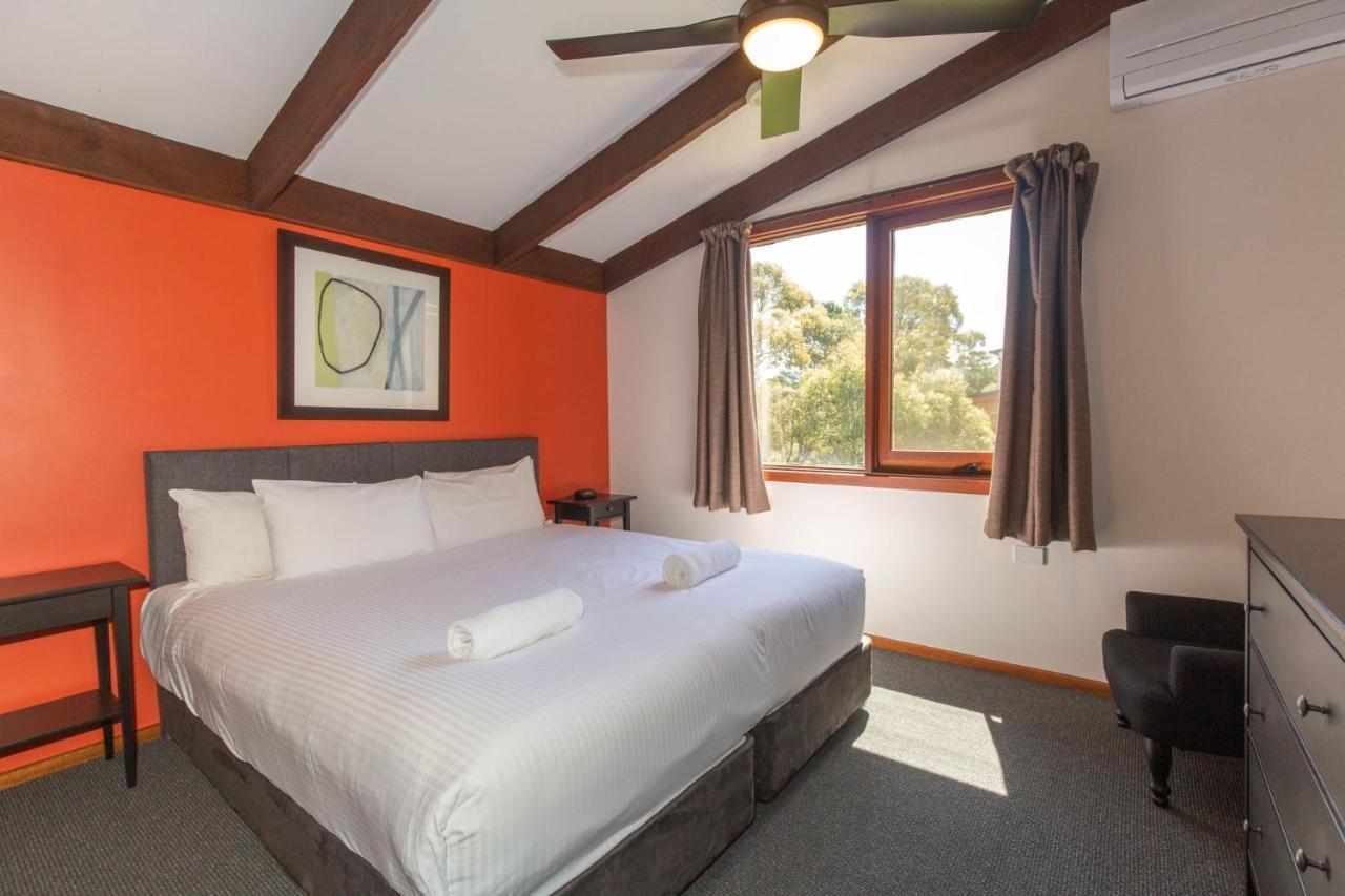 The Lakefront 69 Townsend Street Holiday home Jindabyne