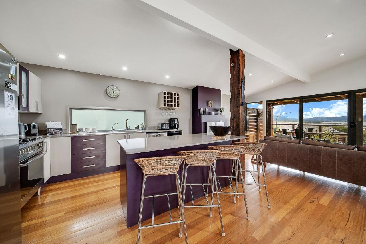 Ned Kelly's Retreat - Stunning 3br Townhouse L Views L Wifi L Bbq Holiday home *