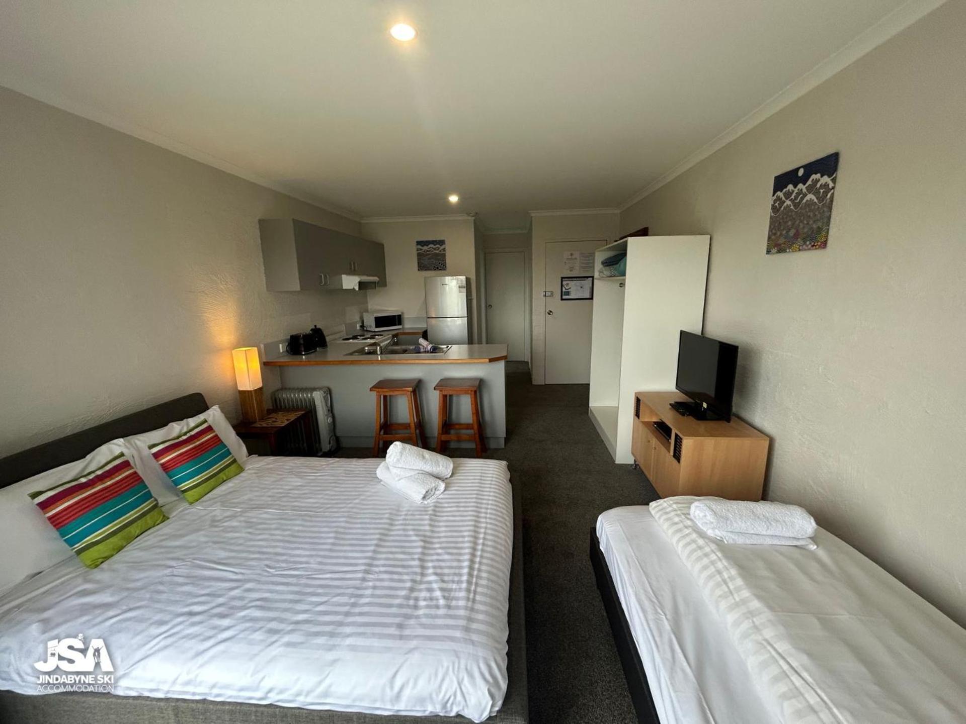 Parkwood 4 *