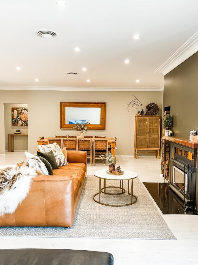 Hamilton House - Snowy Mountain Luxury *