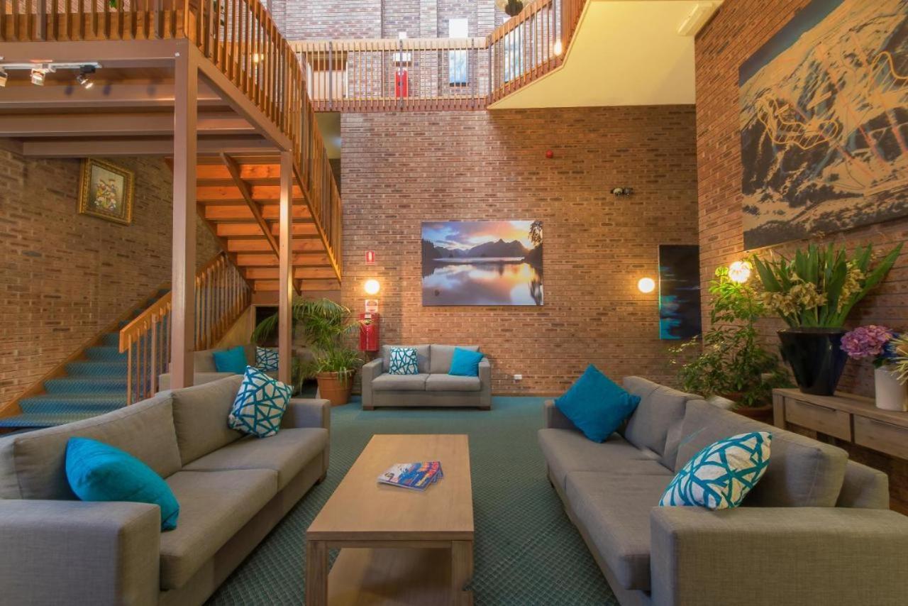 27 Alpine Brumby * Jindabyne