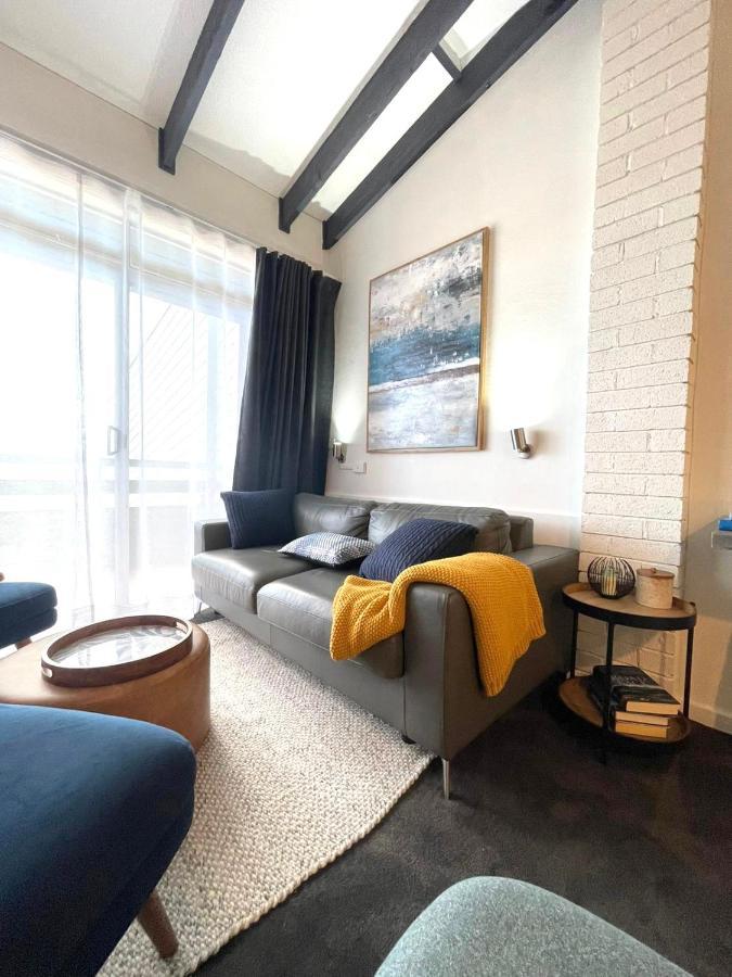 27 Alpine Brumby * Jindabyne