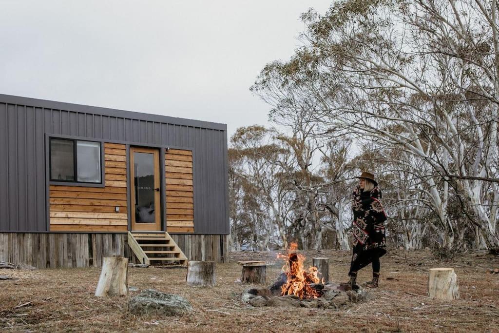 Big Yard Escapes - Two Off-grid Tiny On The Mowamba River